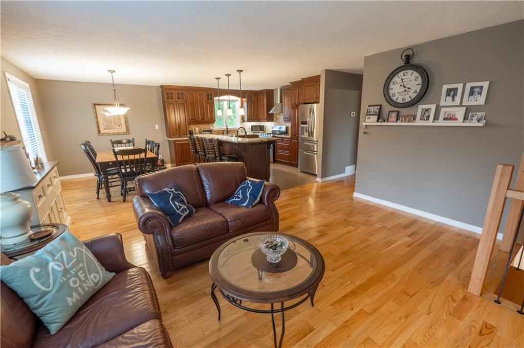 6612 WINE Crescent
