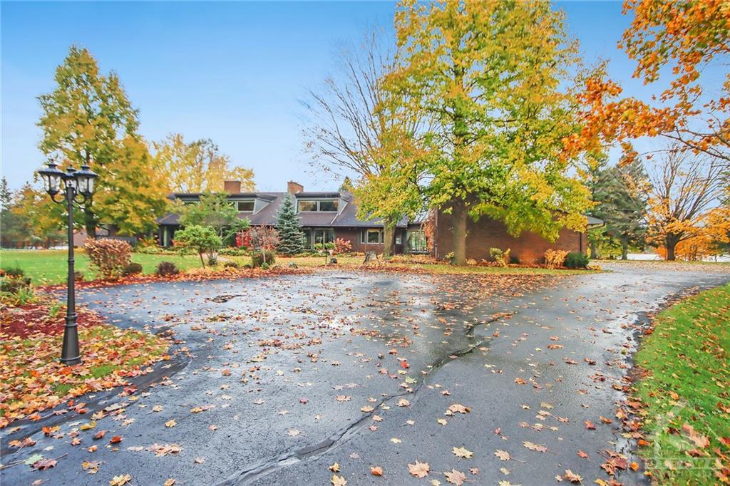 6005 RIDEAU VALLEY Drive