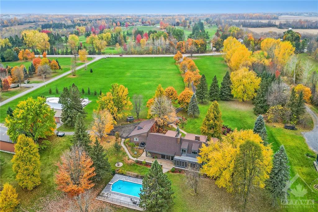 6005 RIDEAU VALLEY Drive