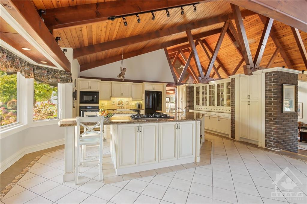 6005 RIDEAU VALLEY Drive