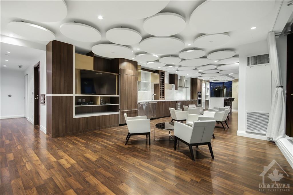 1035 BANK Street, #1702