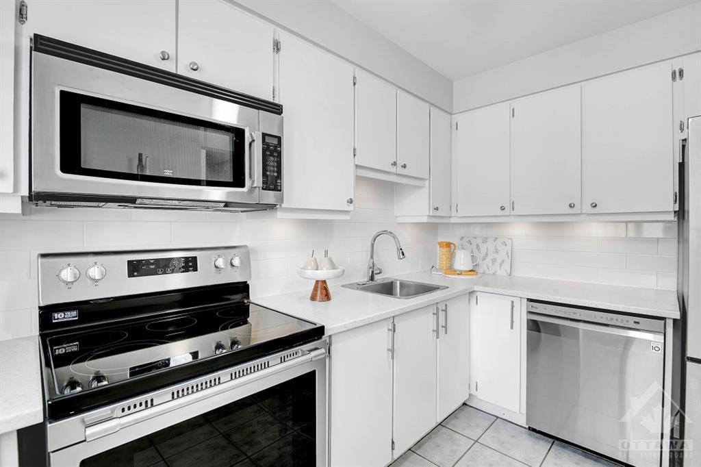 2 WOODVALE Green, #B