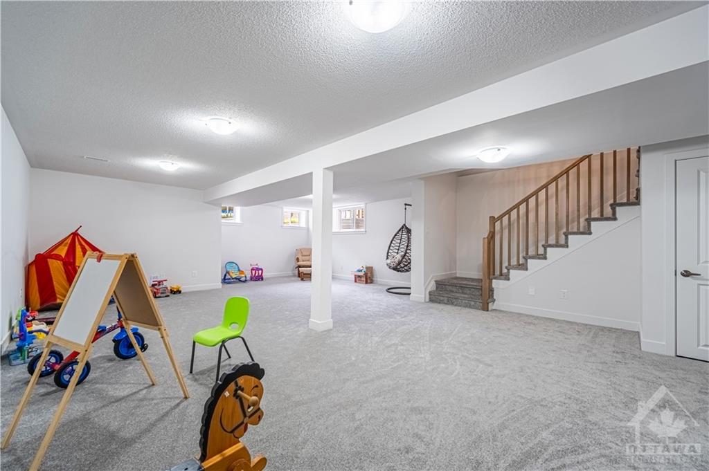 1041 HYDRANGEA Avenue