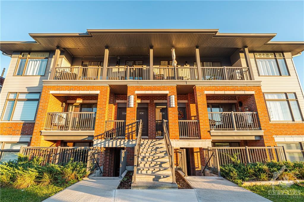 371 HALIBURTON Heights, #F