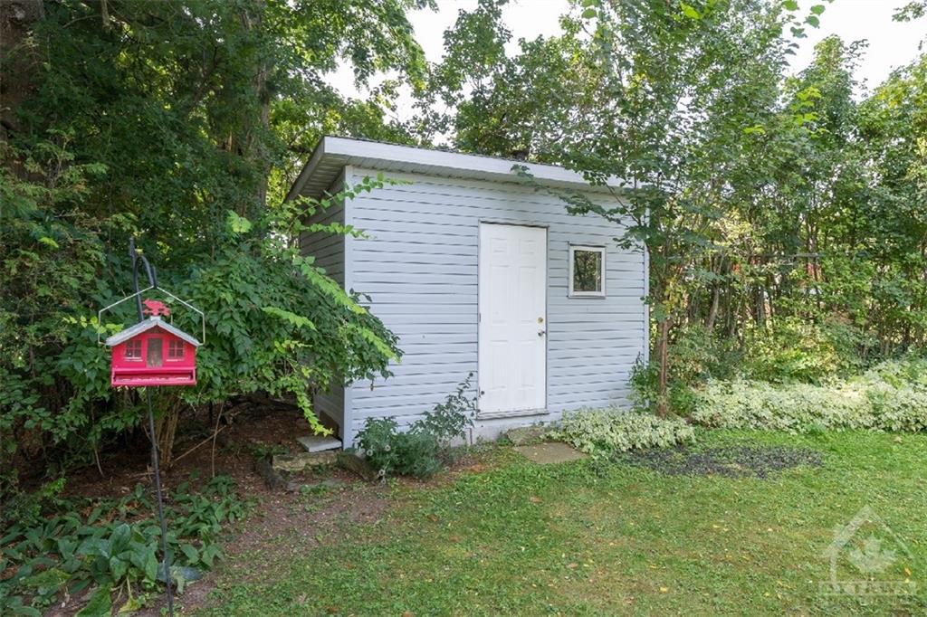 68 MOWAT Avenue