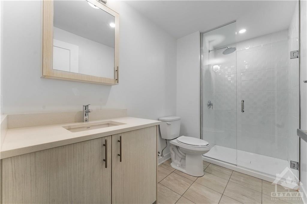 340 QUEEN Street, #511