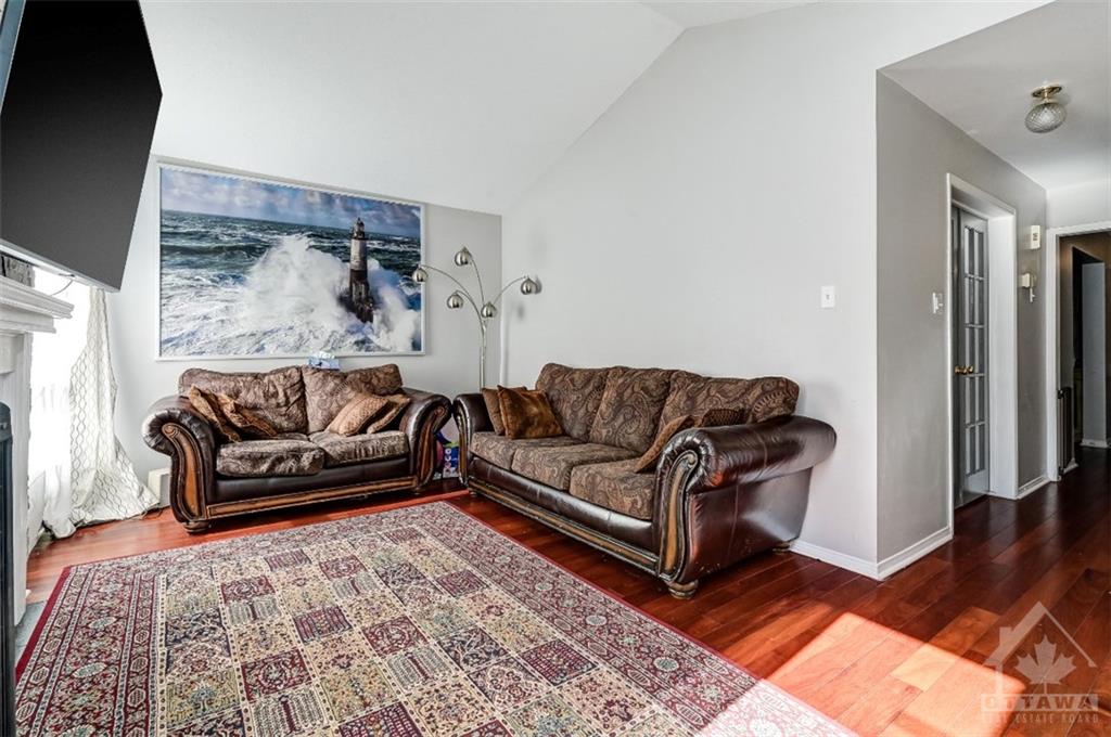 1018 SHEENBORO Crescent