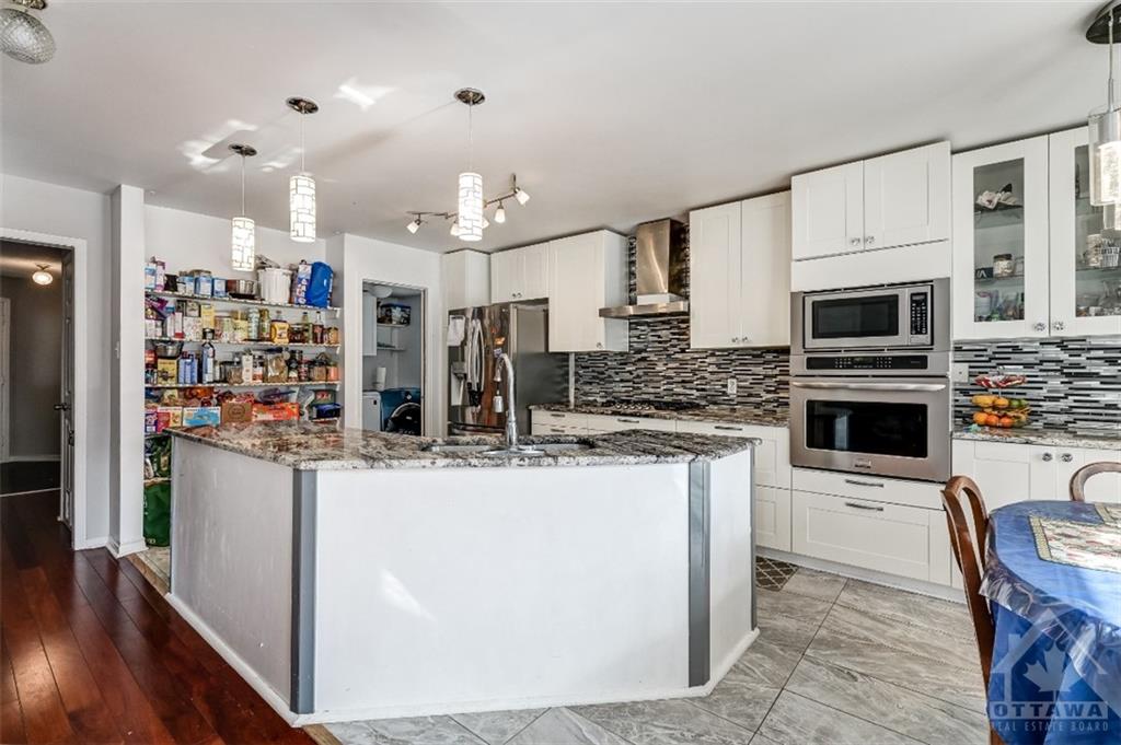 1018 SHEENBORO Crescent
