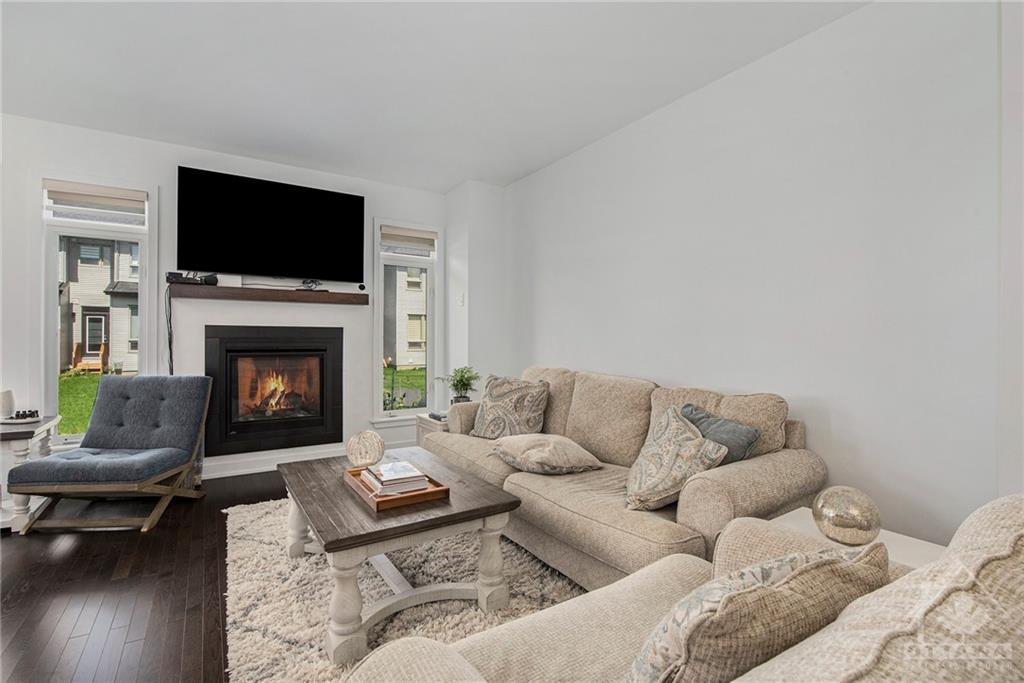 868 SOLARIUM Avenue