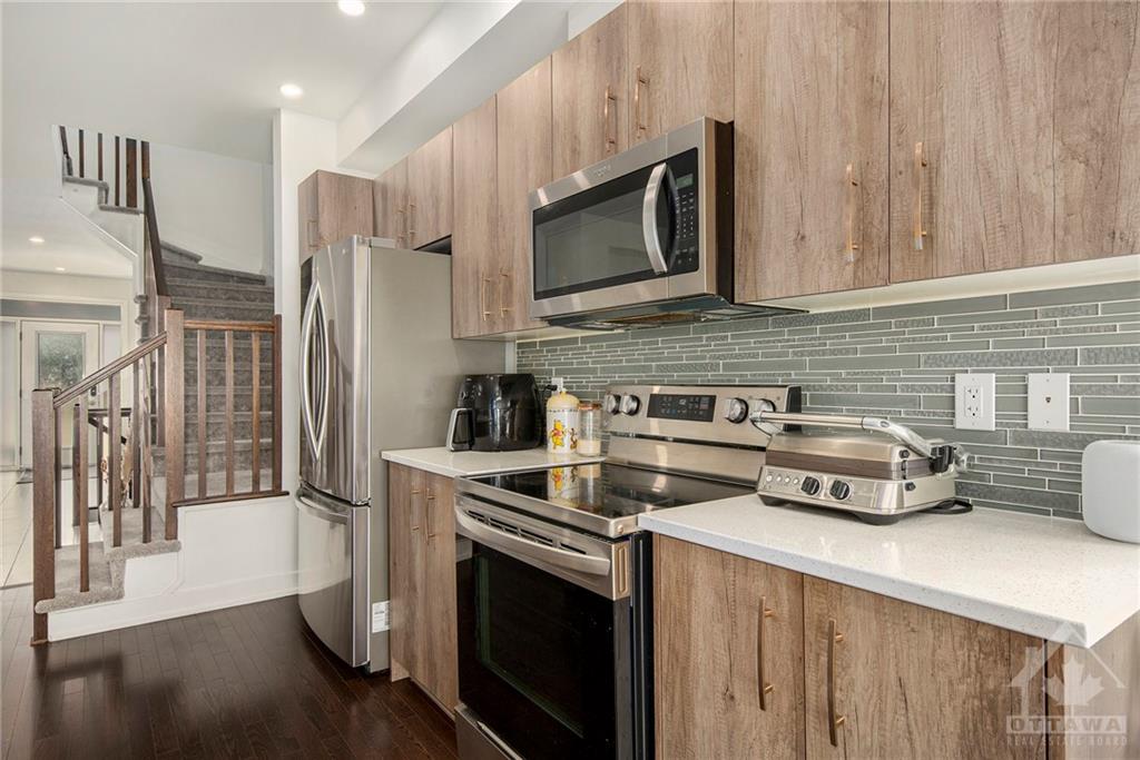 868 SOLARIUM Avenue