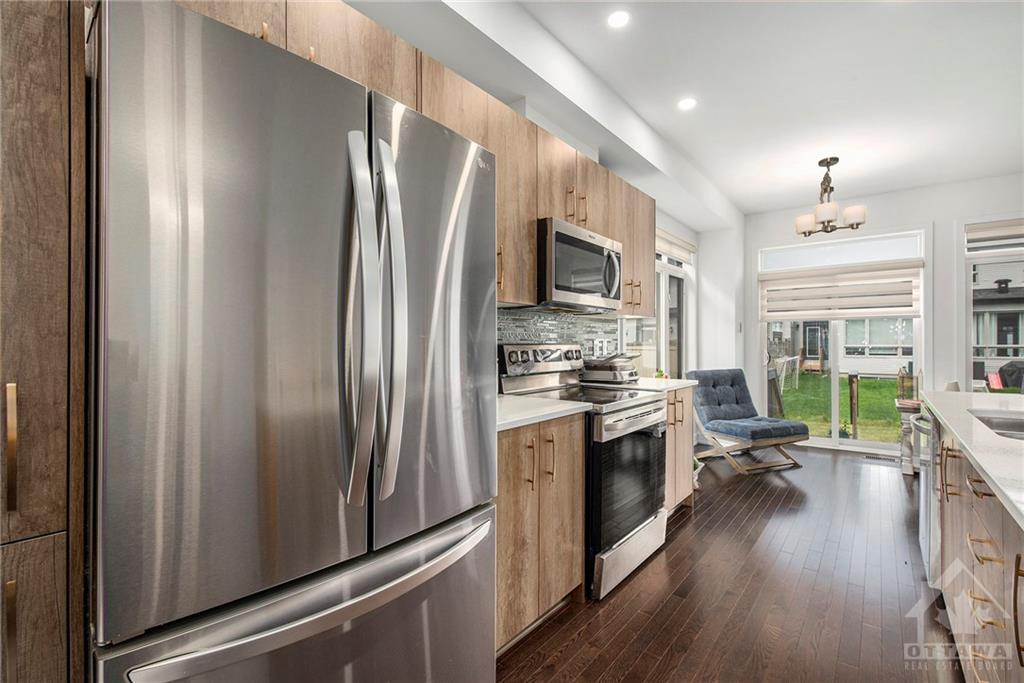 868 SOLARIUM Avenue