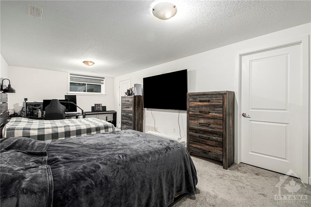 868 SOLARIUM Avenue