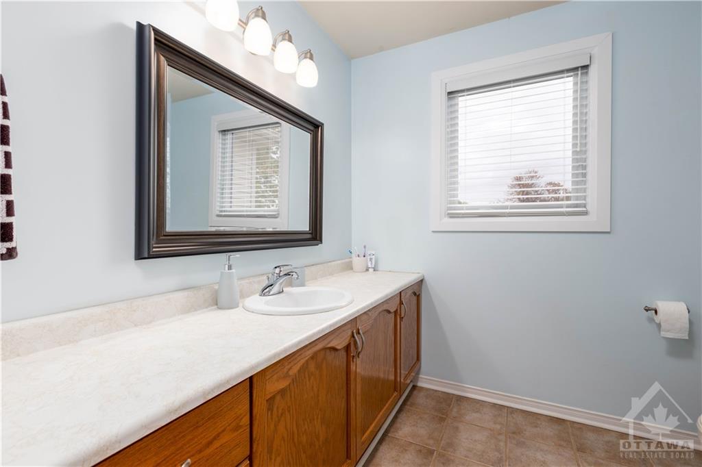 205 TWEED Crescent