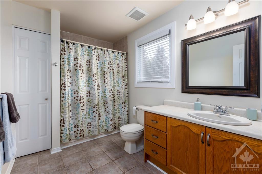 205 TWEED Crescent