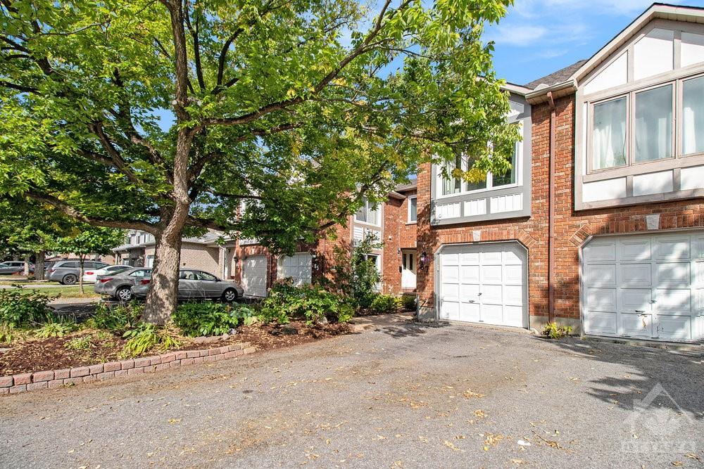 87 HUNTERSWOOD Crescent
