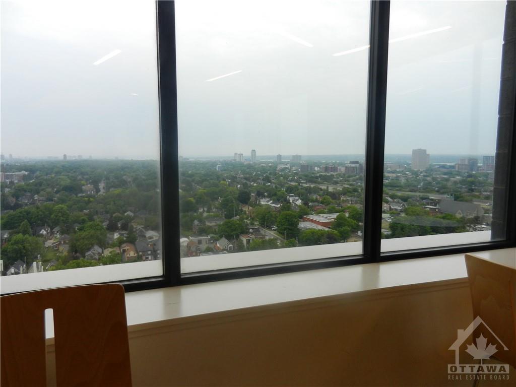 105 CHAMPAGNE Avenue, #1011
