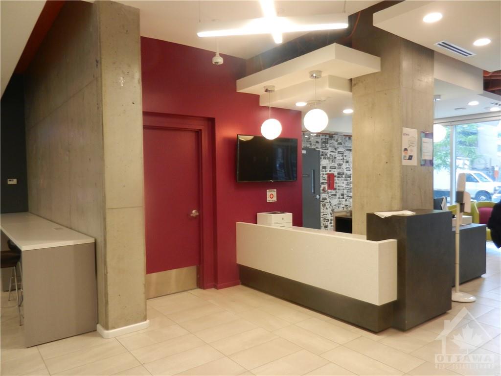 105 CHAMPAGNE Avenue, #1011