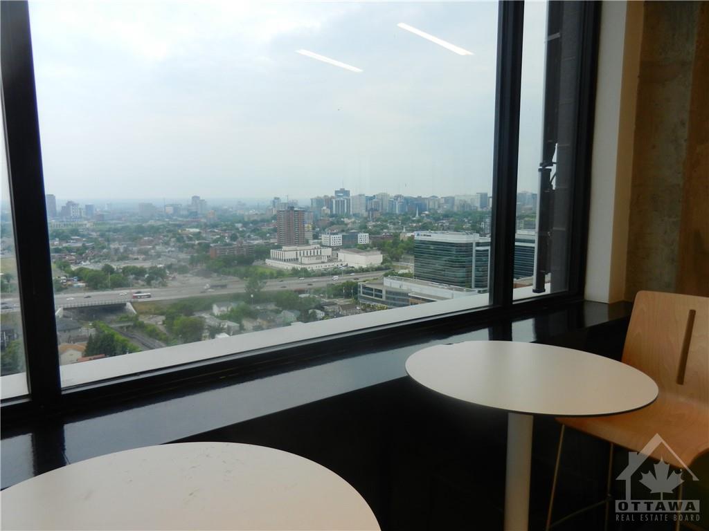 105 CHAMPAGNE Avenue, #1011