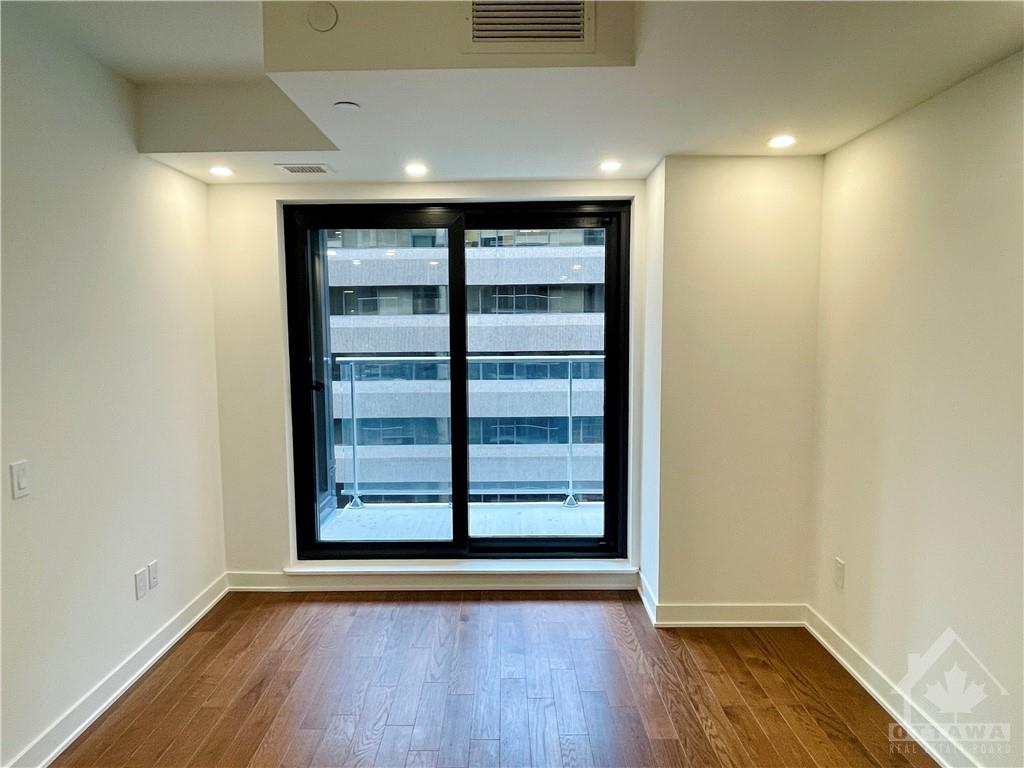 340 QUEEN Street, #802