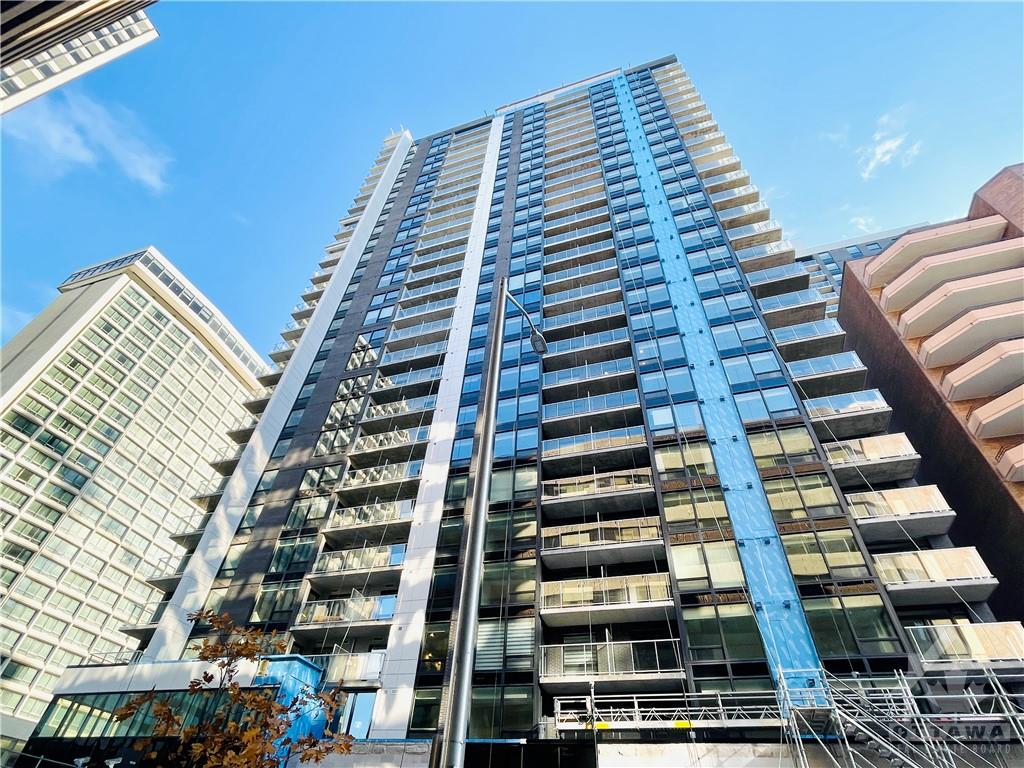 340 QUEEN Street, #802