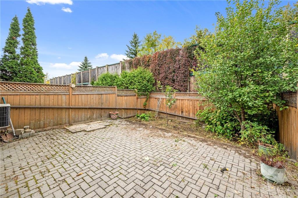 39 INVERKIP Avenue