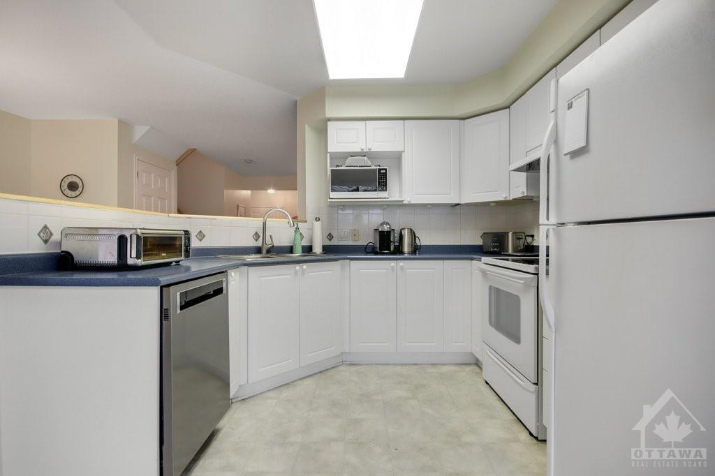 1002 ROCKY HARBOUR Crescent