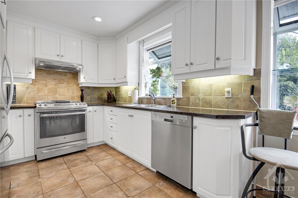 1719 FIELDSTONE Crescent
