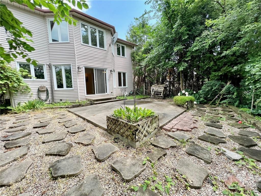 222 TWYFORD Street
