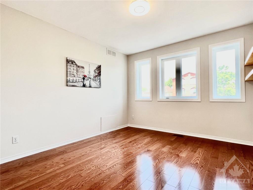 222 TWYFORD Street