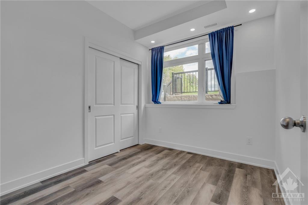 400 ROLLING MEADOW Crescent, #E