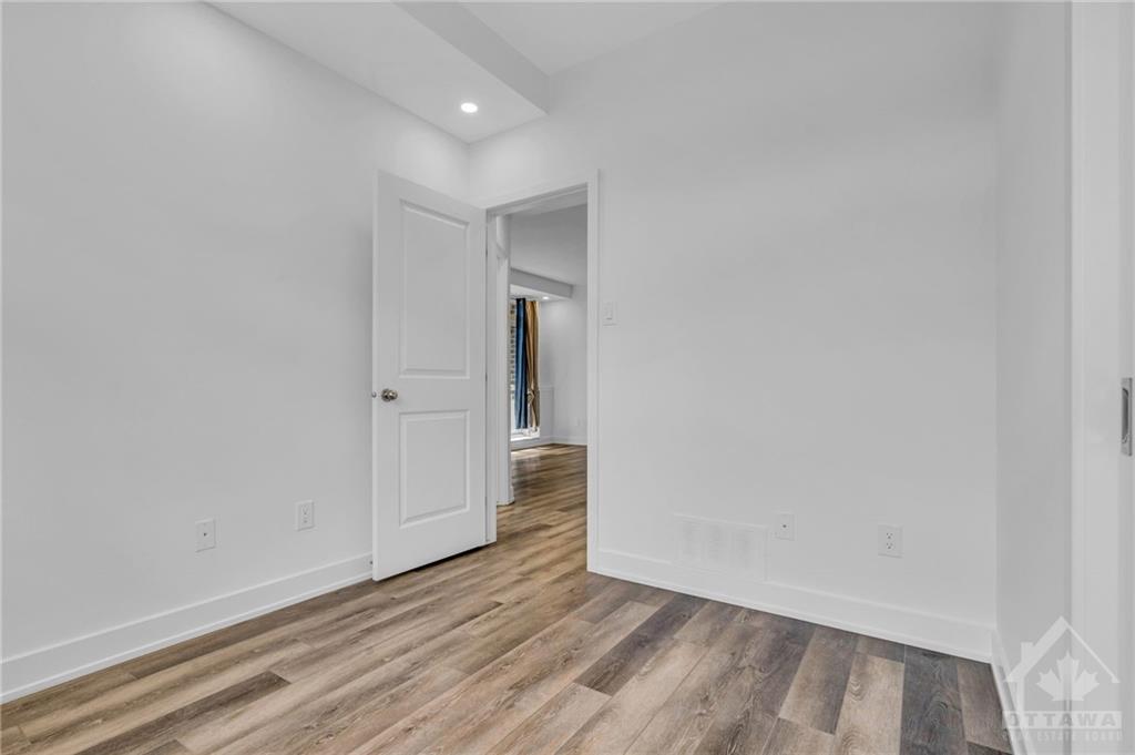 400 ROLLING MEADOW Crescent, #E