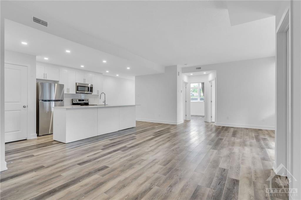 400 ROLLING MEADOW Crescent, #E