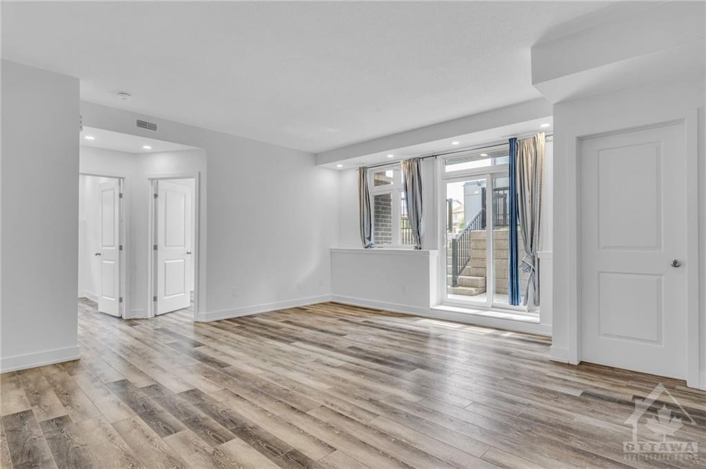 400 ROLLING MEADOW Crescent, #E