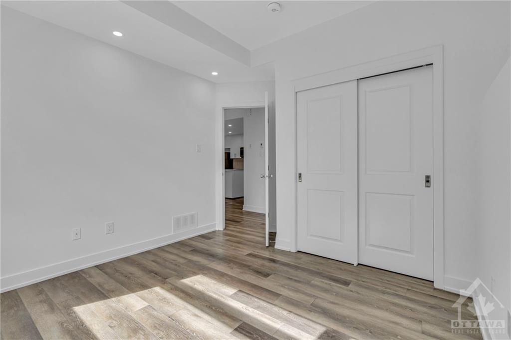 400 ROLLING MEADOW Crescent, #E