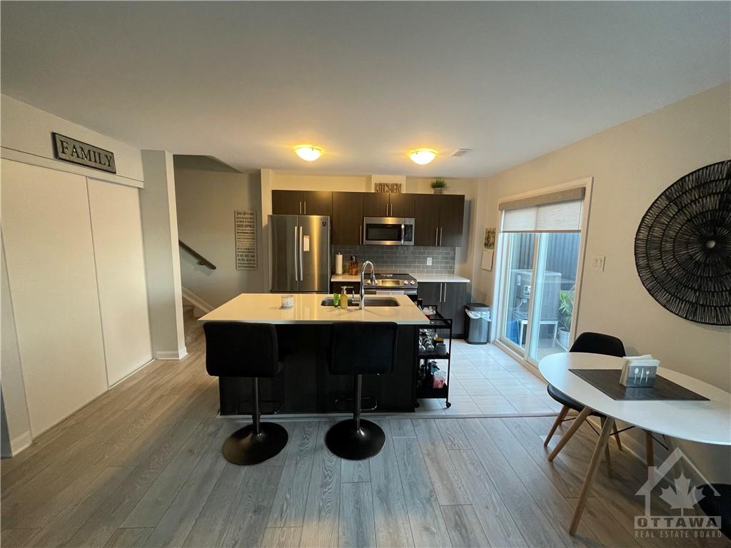 713 AMBERWING Private, #B