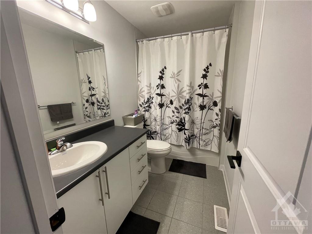 713 AMBERWING Private, #B