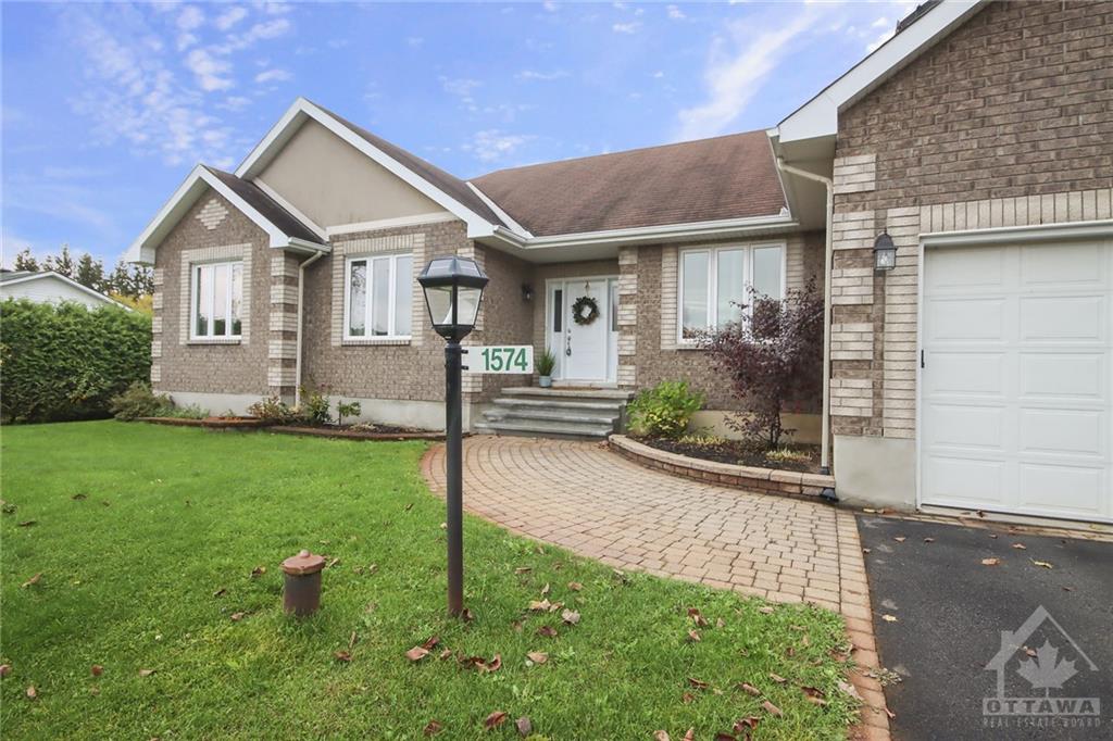 1574 STANLEYFIELD Crescent