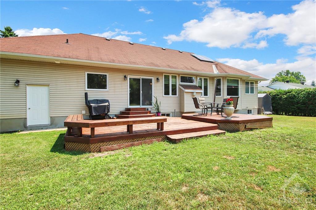 1574 STANLEYFIELD Crescent