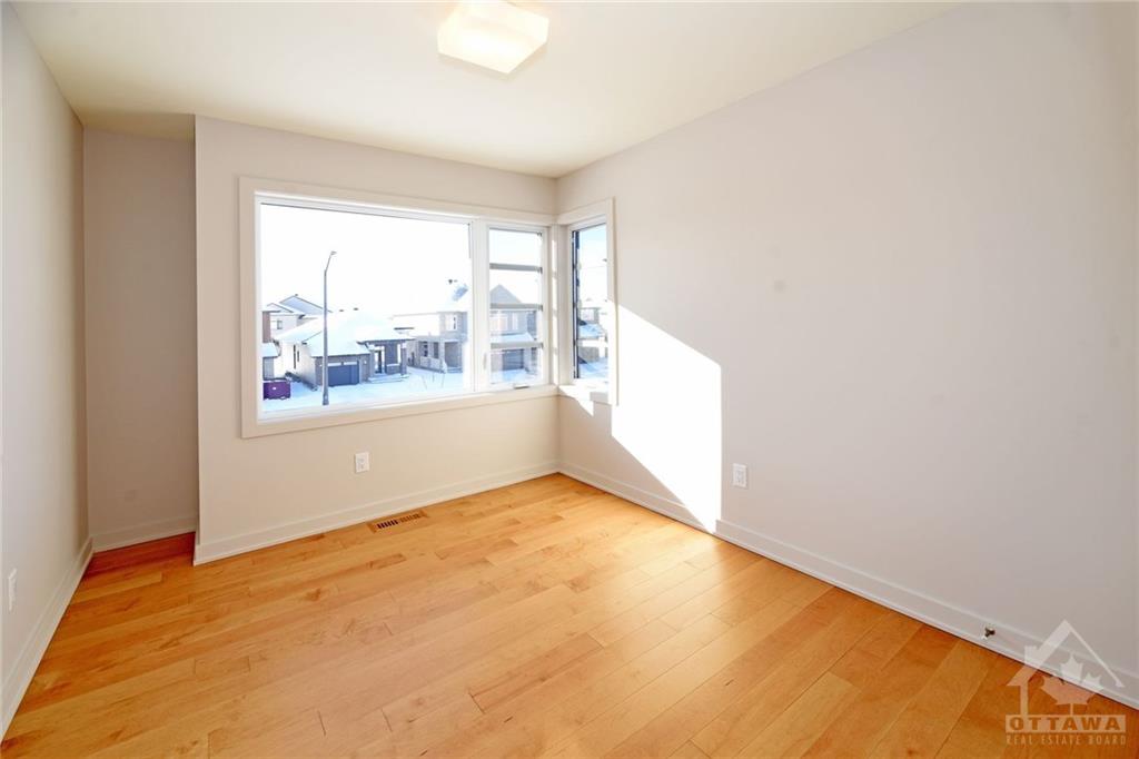 961 RALPH HENNESSY Avenue