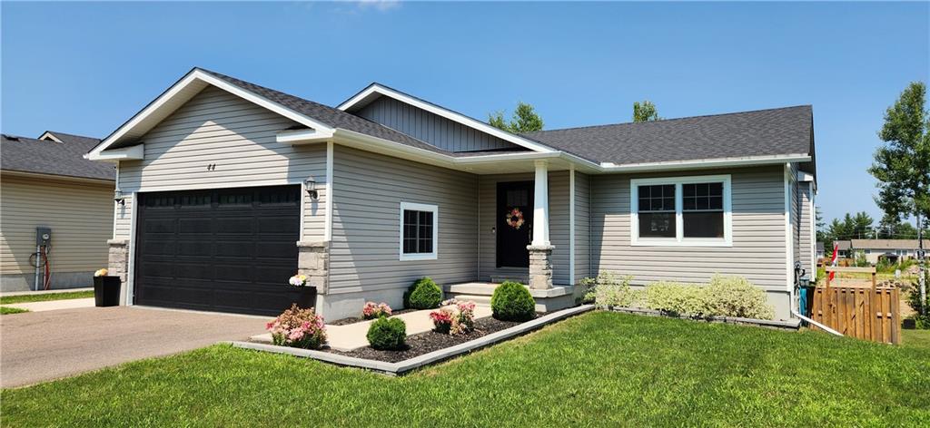 44 DUSTIN Drive
