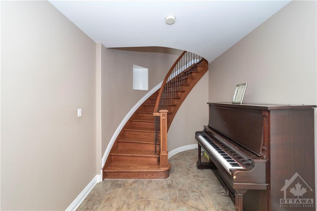425 LOCKMASTER Crescent
