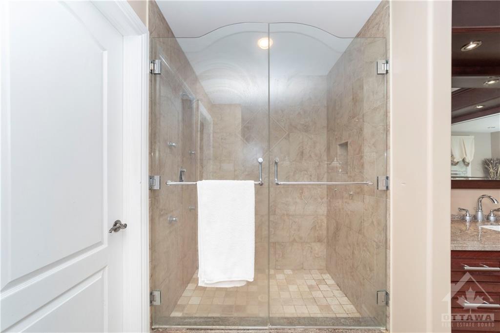 425 LOCKMASTER Crescent