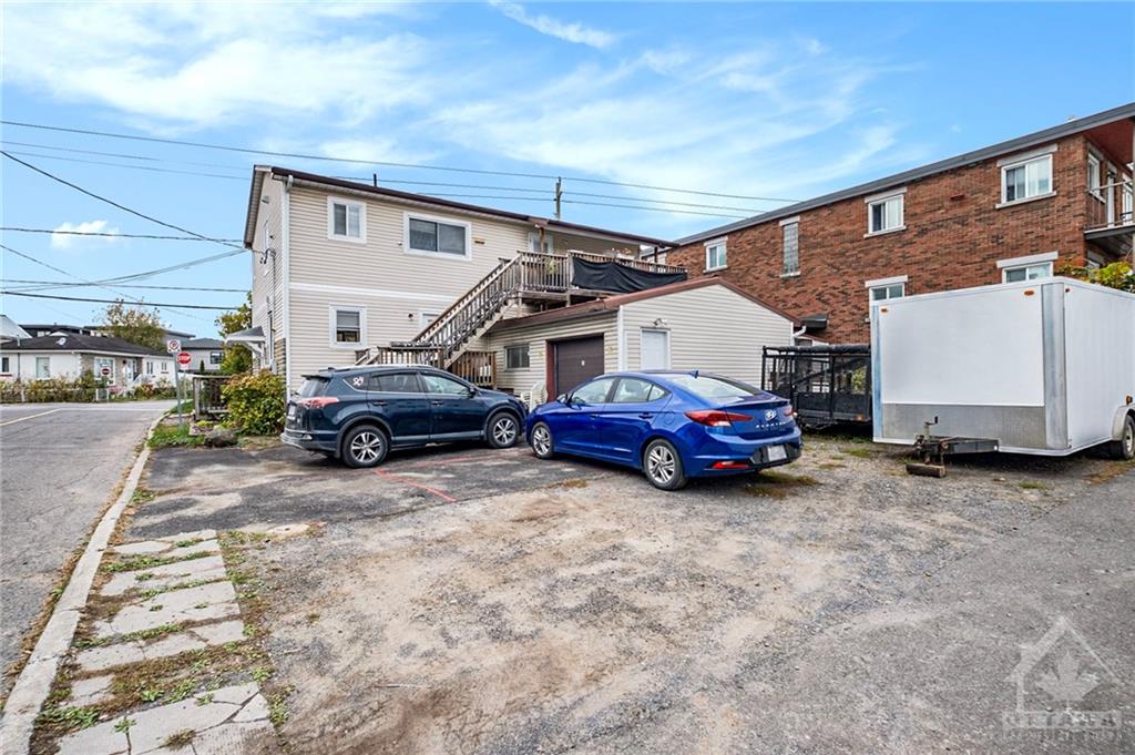 136 DESCHAMPS Avenue
