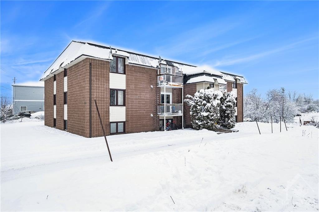 875 LAURIER Street, #4