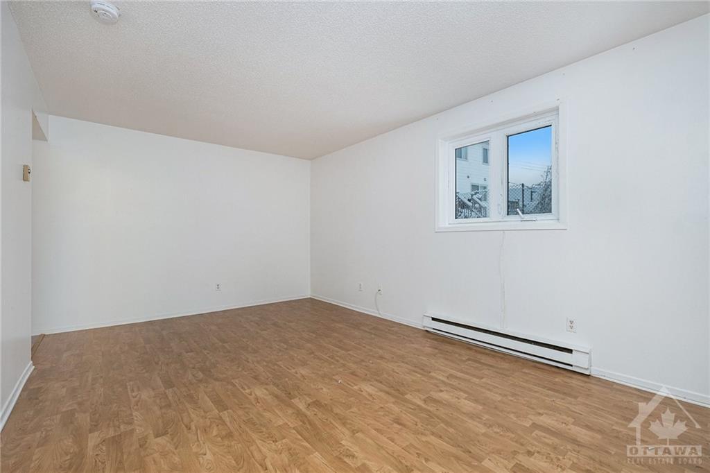 875 LAURIER Street, #4