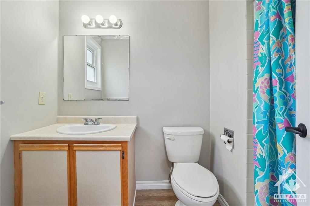 1444 LAURIN Crescent