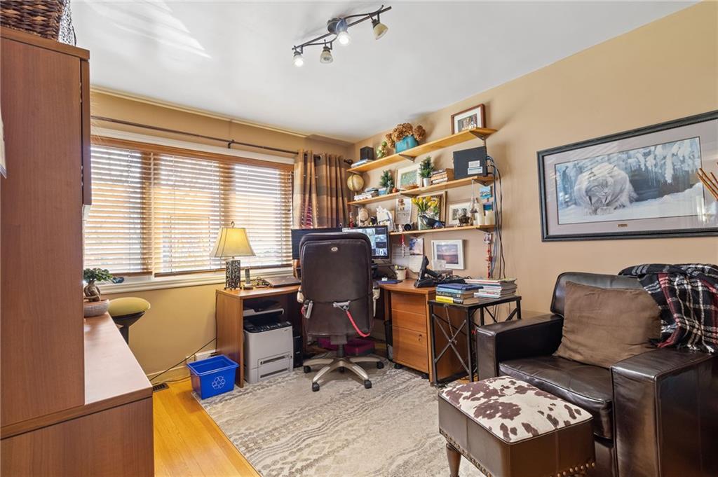 36 FAIRKNOWE Drive