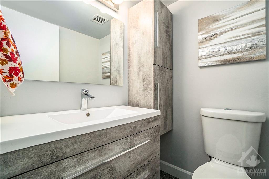 525 ST LAURENT Boulevard, #27