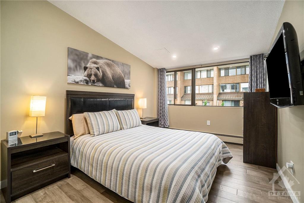 525 ST LAURENT Boulevard, #27