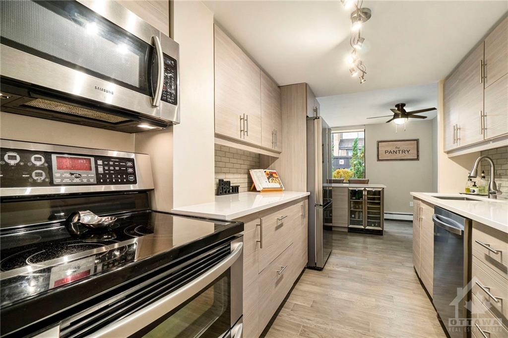 525 ST LAURENT Boulevard, #27